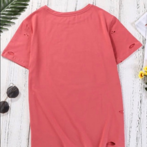 Kiss The Lips Distressed Tee - Picture 6 of 6